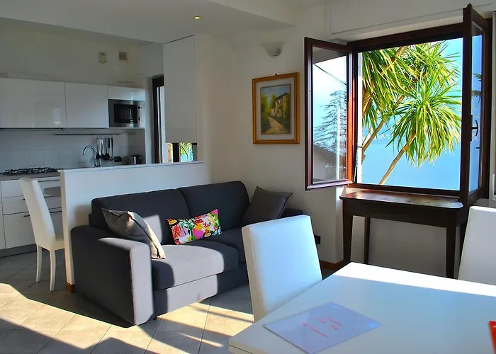 Palm Bay Garden Sala Comacina